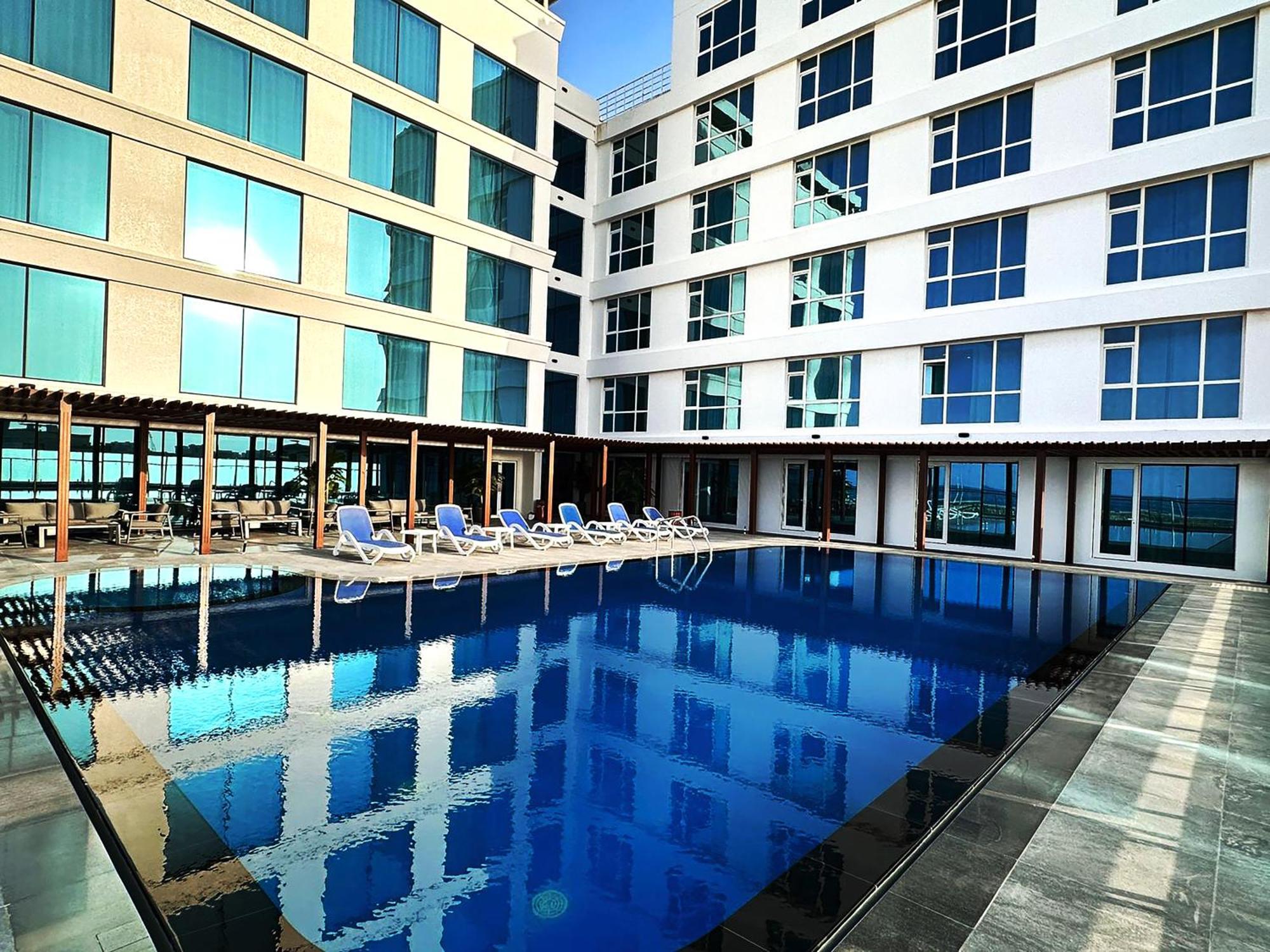 Sur Grand Hotel Bagian luar foto