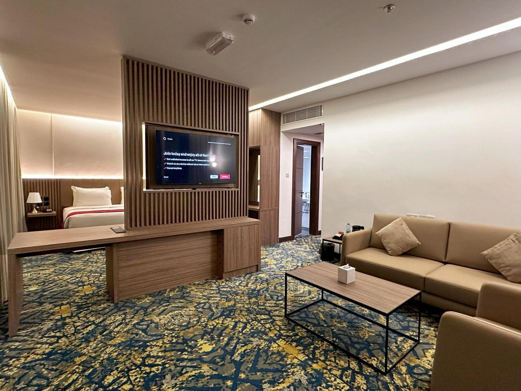 Sur Grand Hotel Bagian luar foto